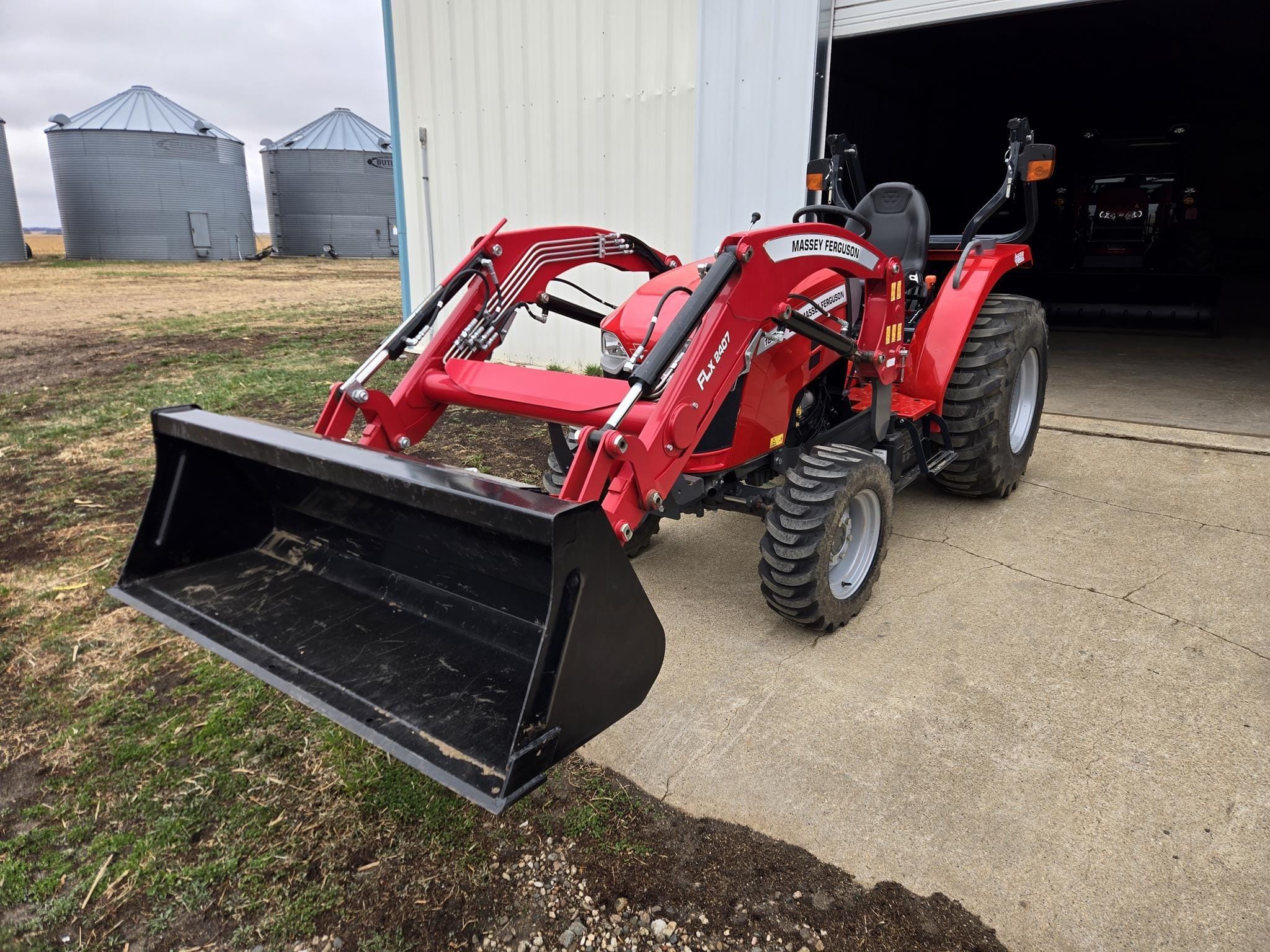 2024 Massey Ferguson 1825E Equipment Image0