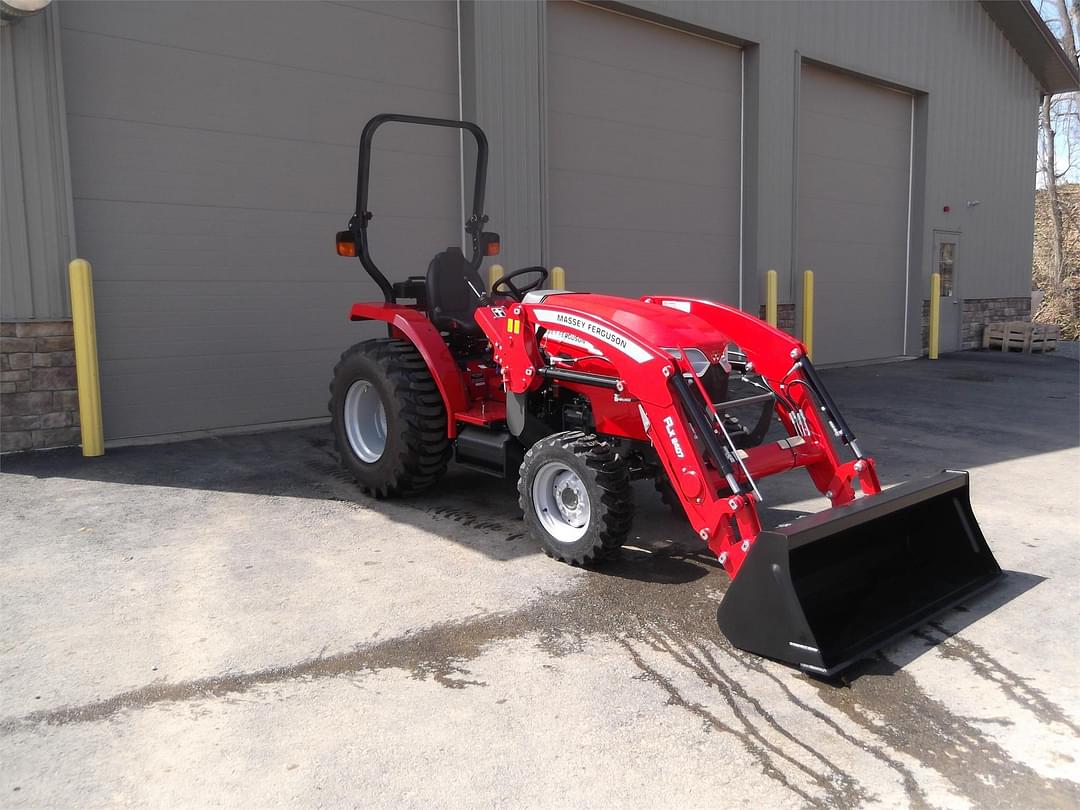 Image of Massey Ferguson 1825E Primary image