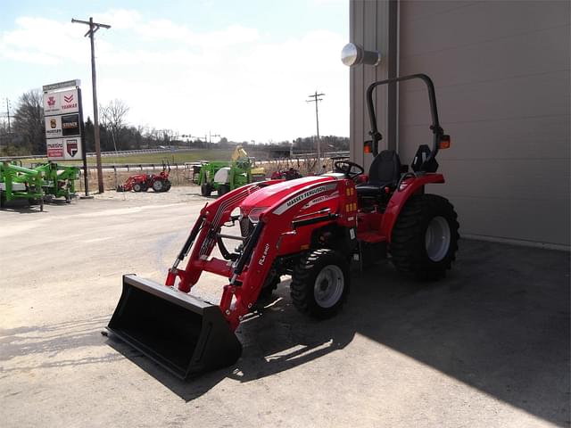 Image of Massey Ferguson 1825E equipment image 2