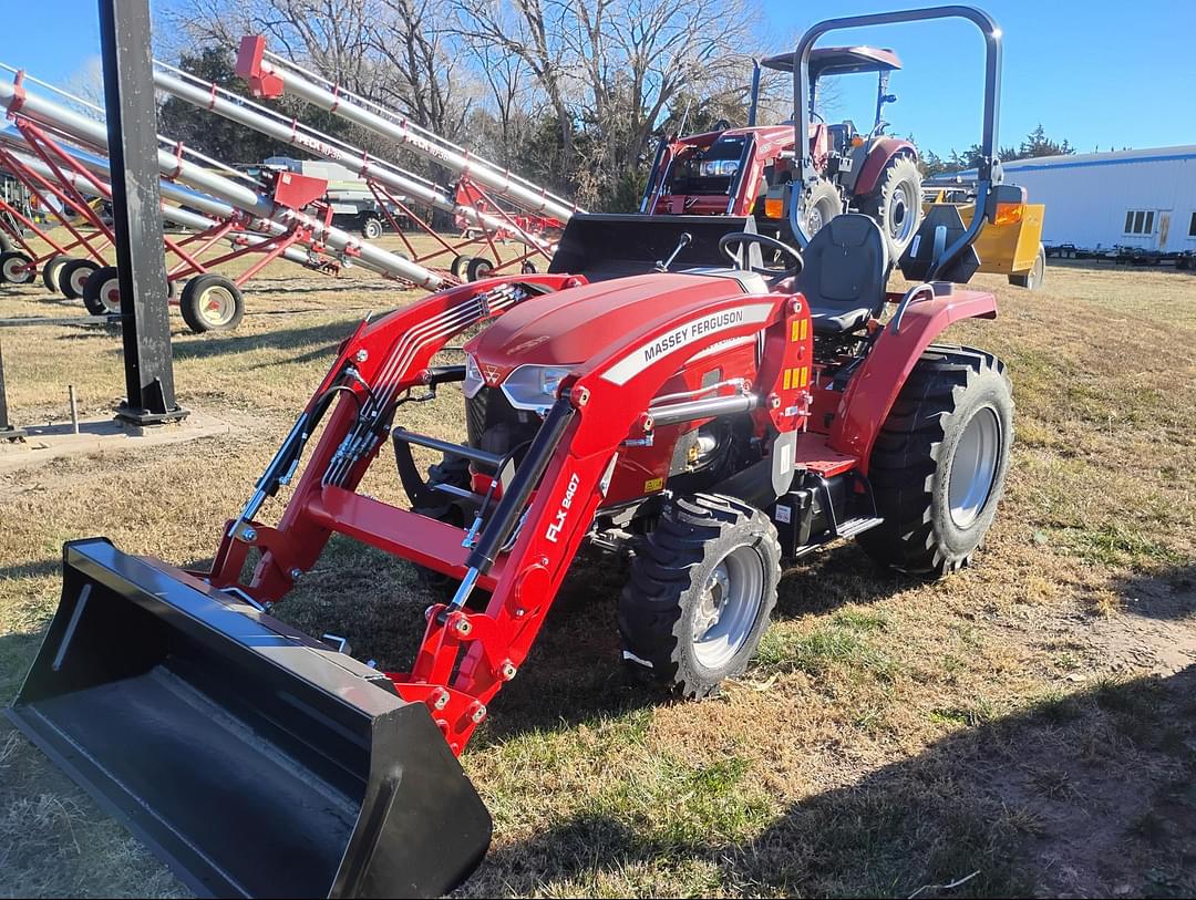 Image of Massey Ferguson 1825E Image 0