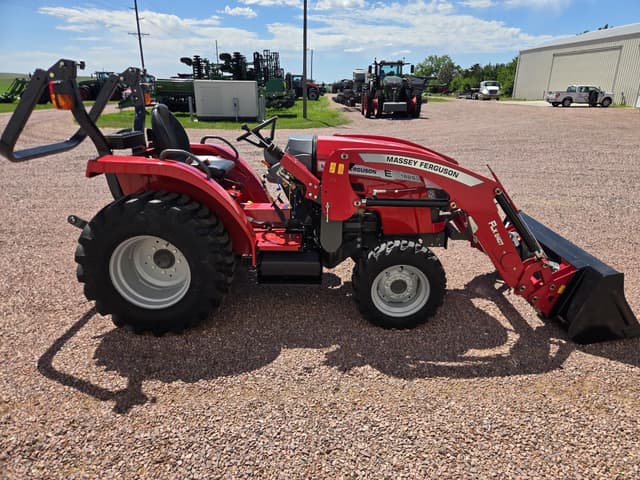 Image of Massey Ferguson 1825E equipment image 4