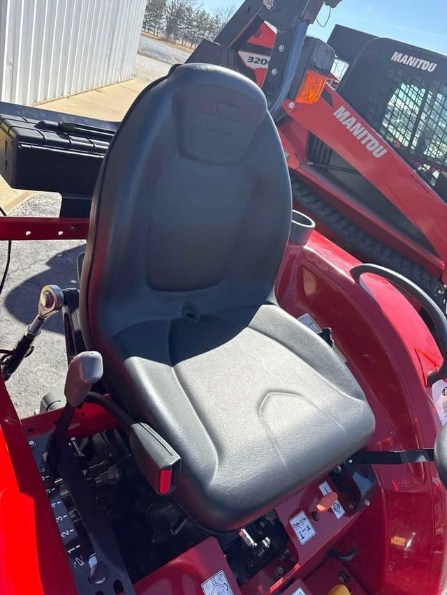 Image of Massey Ferguson 1835E equipment image 2