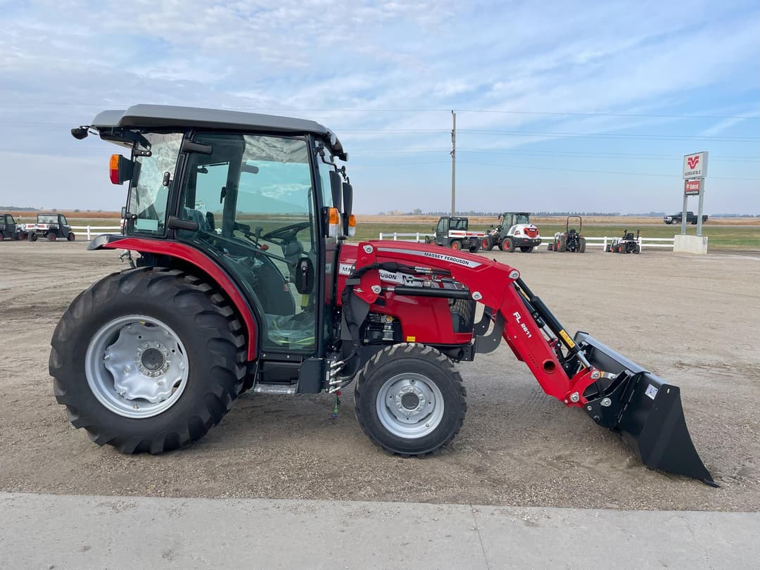 Image of Massey Ferguson 1835M Primary Image