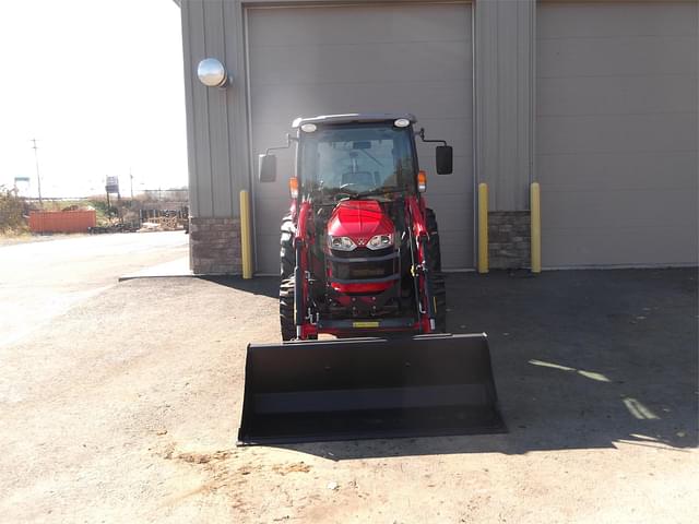 Image of Massey Ferguson 1835M equipment image 3