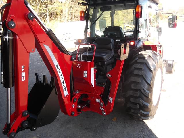 Image of Massey Ferguson 1835M equipment image 4