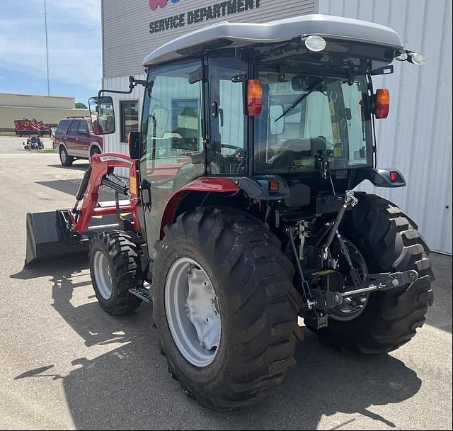 Image of Massey Ferguson 1835M equipment image 3