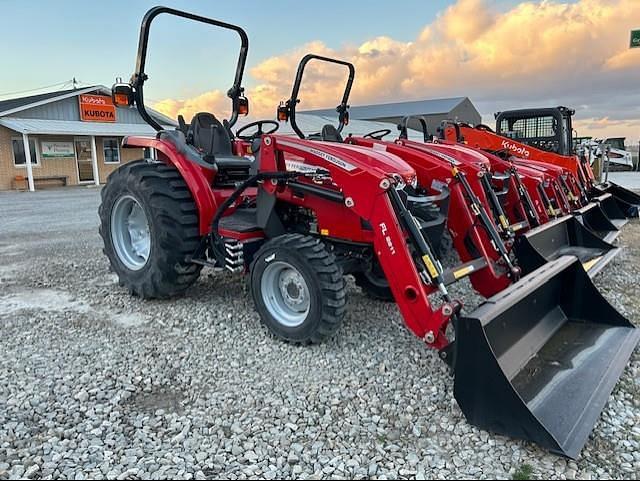 Image of Massey Ferguson 1835M Image 0