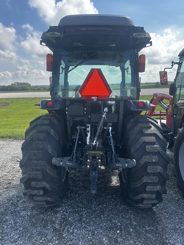 Image of Massey Ferguson 1835M equipment image 3