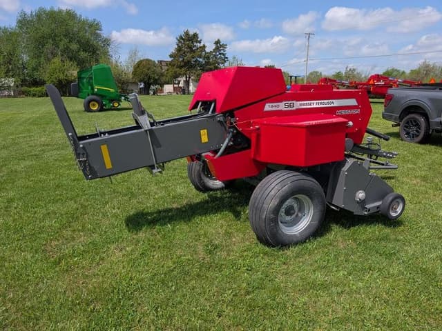 Image of Massey Ferguson 1840 equipment image 1