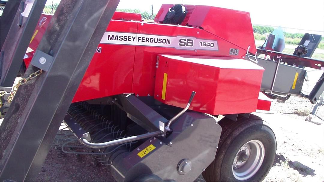 Image of Massey Ferguson 1840 Image 0