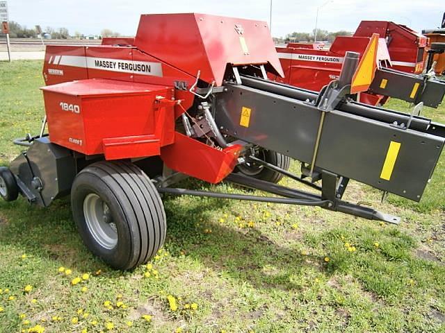 Image of Massey Ferguson 1840 equipment image 3