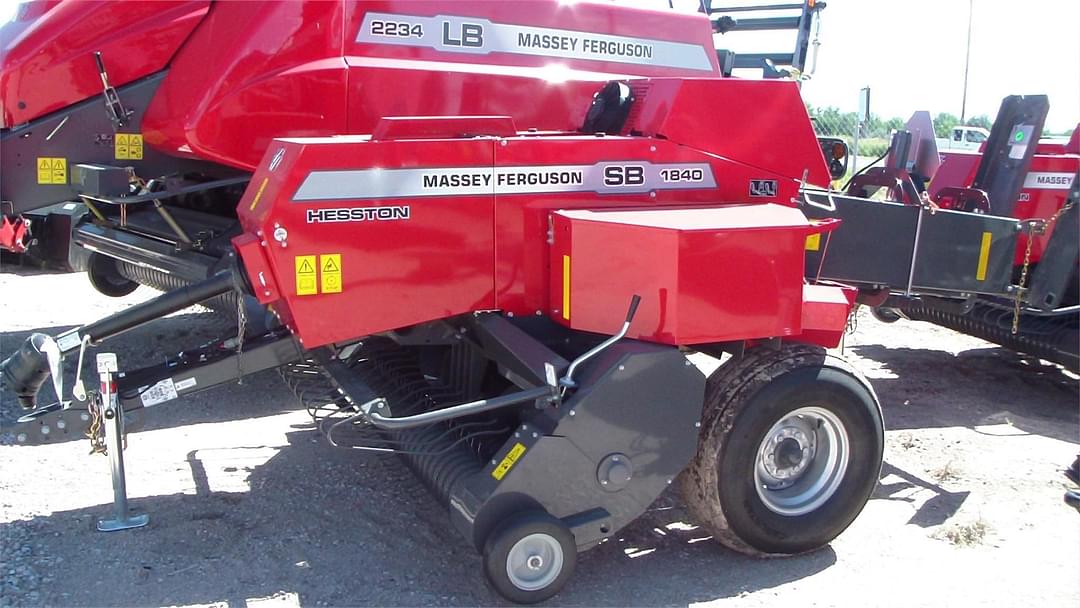 Image of Massey Ferguson 1840 Image 0