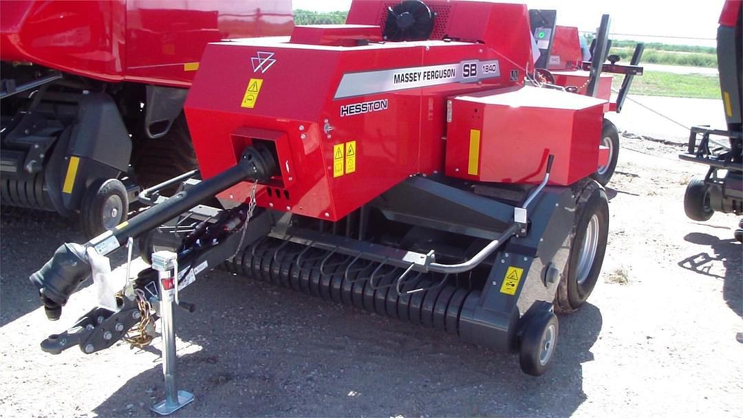 Image of Massey Ferguson 1840 Image 1