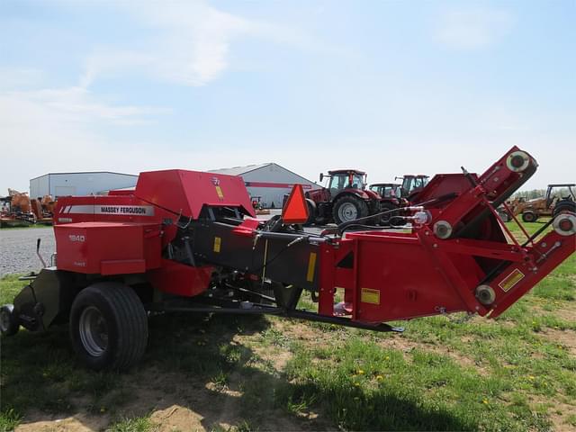 Image of Massey Ferguson 1840 equipment image 4