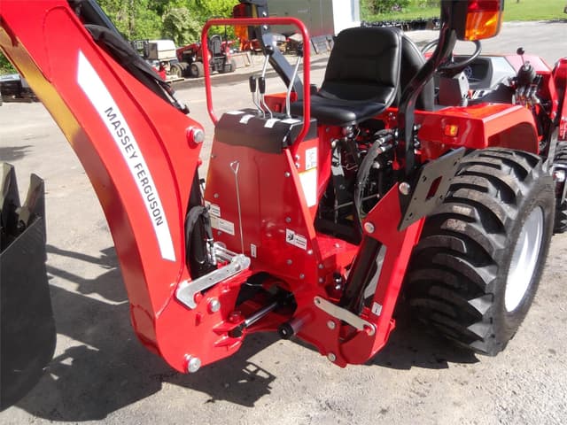 Image of Massey Ferguson 1840E equipment image 4