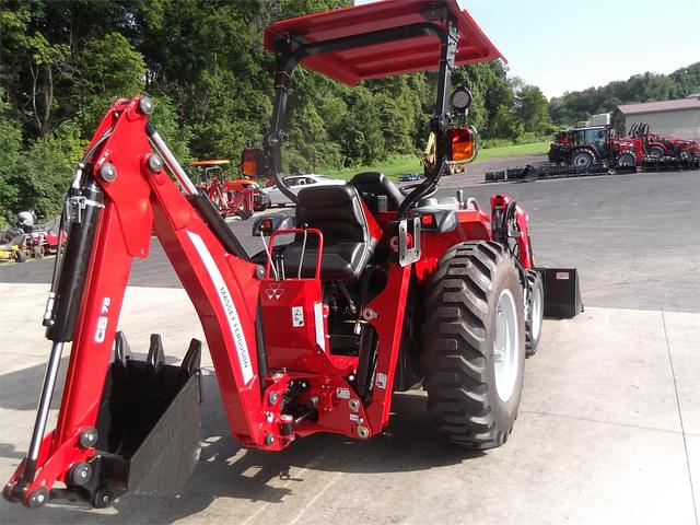 Image of Massey Ferguson 1840M equipment image 4