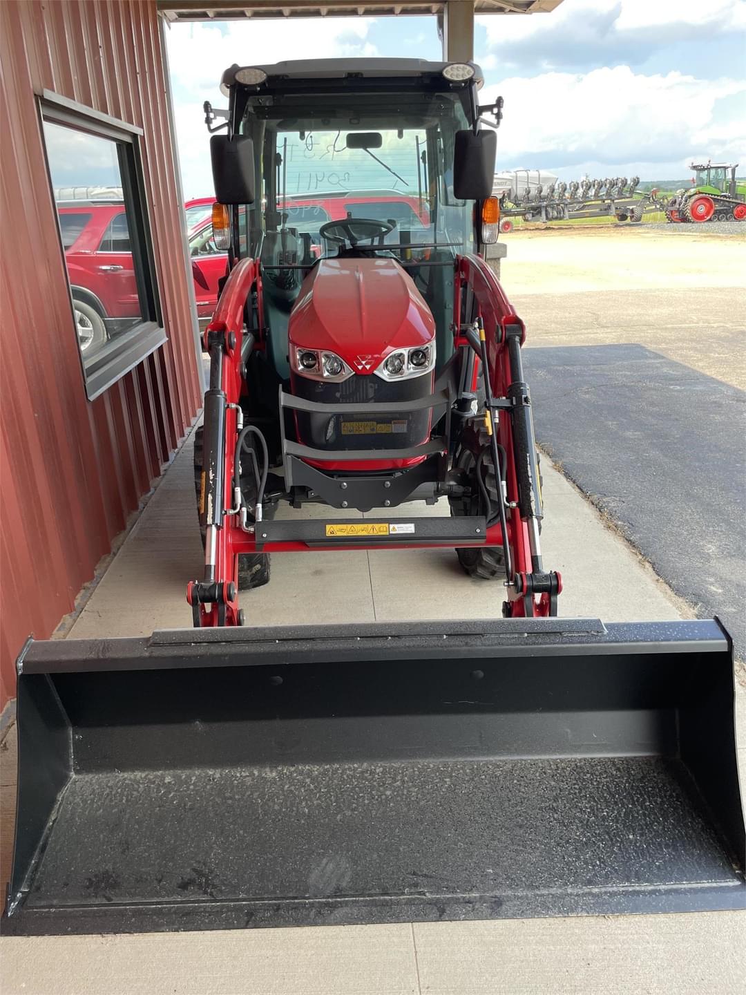 Image of Massey Ferguson 1840M Image 1