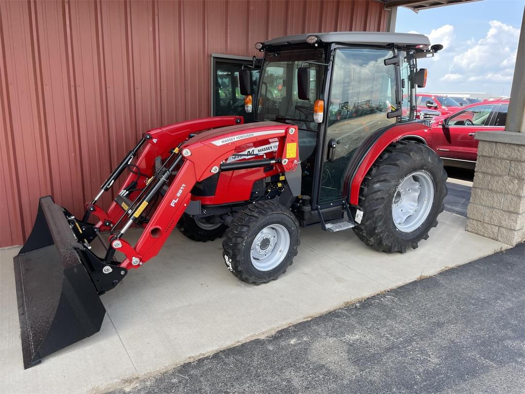 Image of Massey Ferguson 1840M Image 0