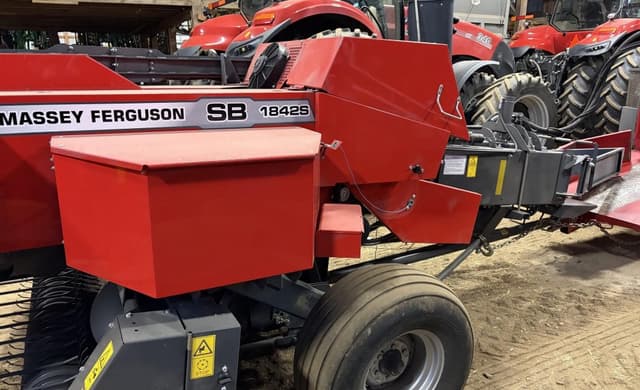 Image of Massey Ferguson 1842 equipment image 3