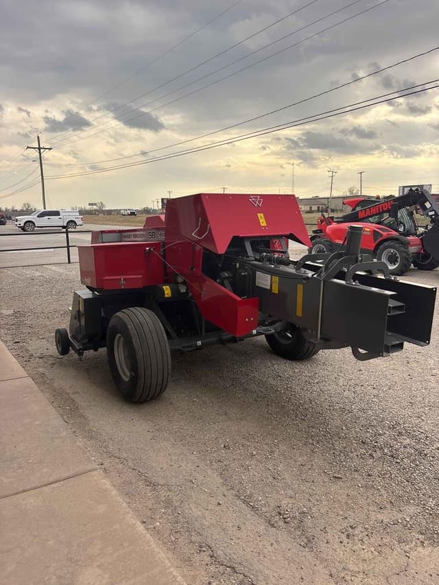 Image of Massey Ferguson 1842S equipment image 3