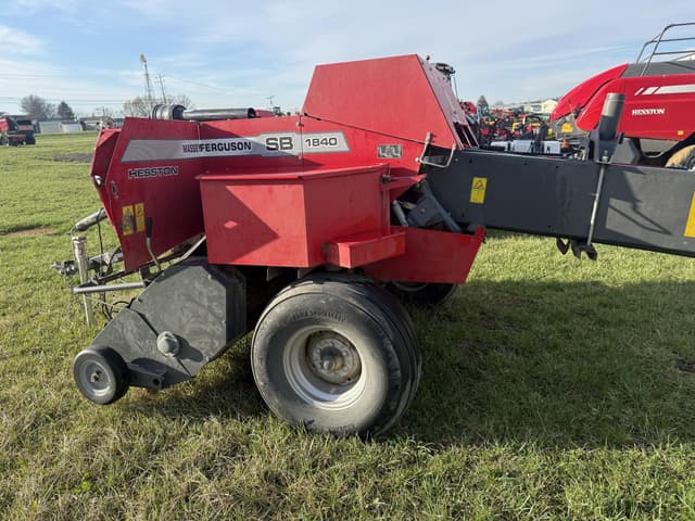 Image of Massey Ferguson 1842S equipment image 3