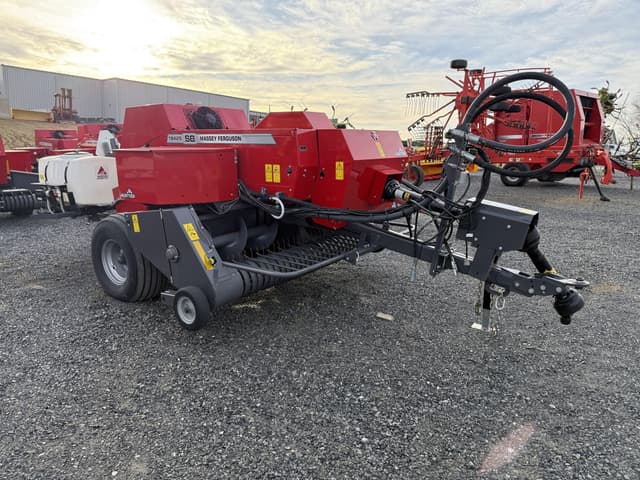 Image of Massey Ferguson 1842S equipment image 2