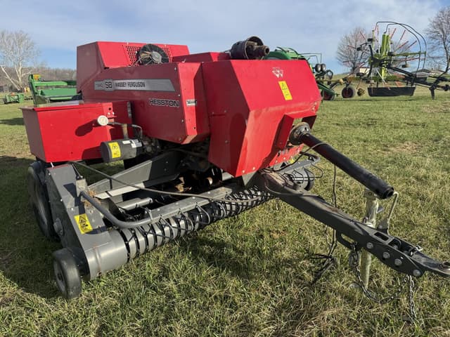 Image of Massey Ferguson 1842S equipment image 4
