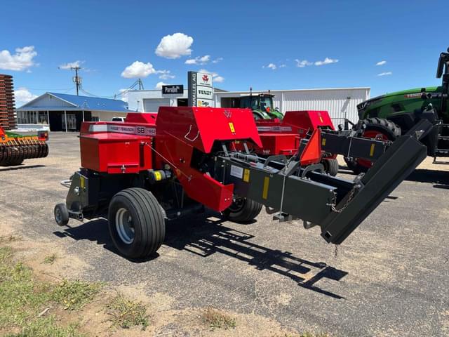 Image of Massey Ferguson 1842S equipment image 4