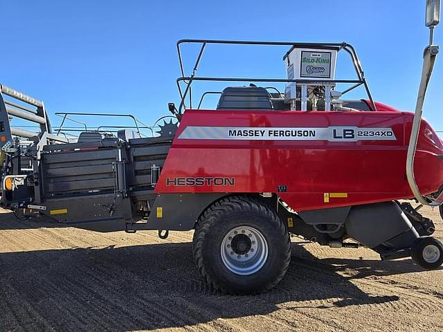 Image of Massey Ferguson LB2234XD equipment image 2