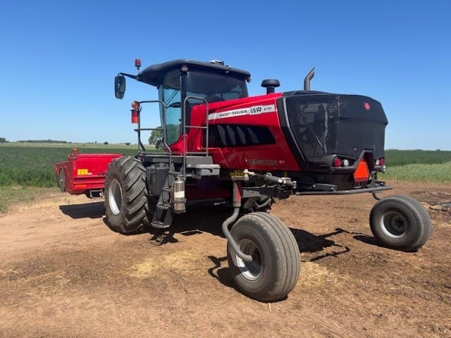 Image of Massey Ferguson 235 equipment image 2