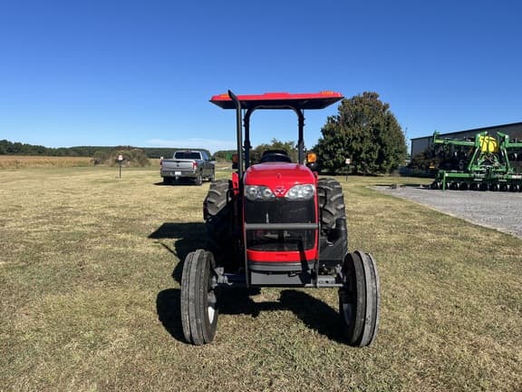 Image of Massey Ferguson 2605H equipment image 3