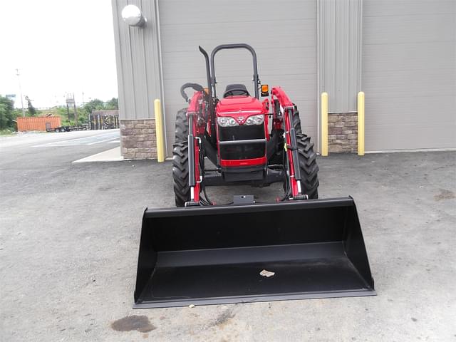 Image of Massey Ferguson 2605H equipment image 3