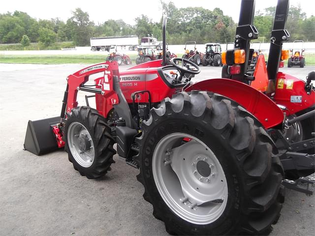 Image of Massey Ferguson 2605H equipment image 4