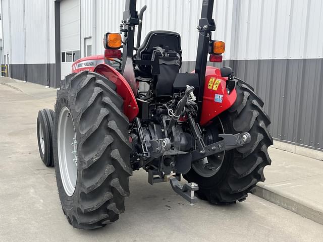 Image of Massey Ferguson 2606H equipment image 2