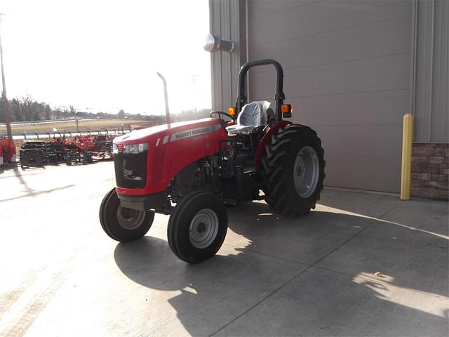 Image of Massey Ferguson 2607H equipment image 2