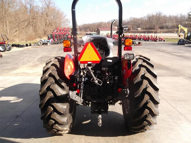 Image of Massey Ferguson 2607H equipment image 4