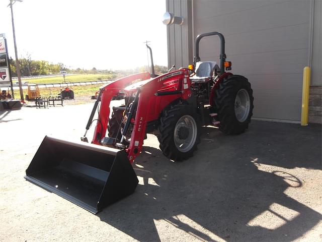 Image of Massey Ferguson 2607H equipment image 2