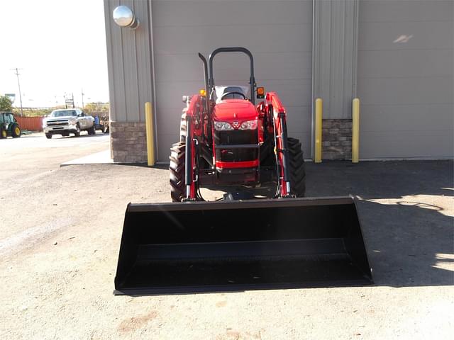 Image of Massey Ferguson 2607H equipment image 3