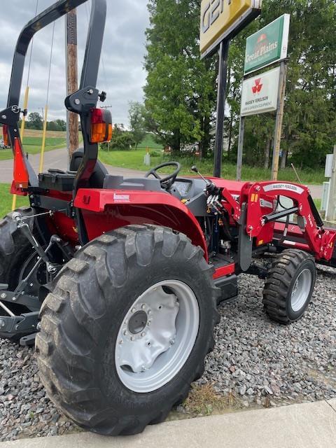 Image of Massey Ferguson 2850E equipment image 2