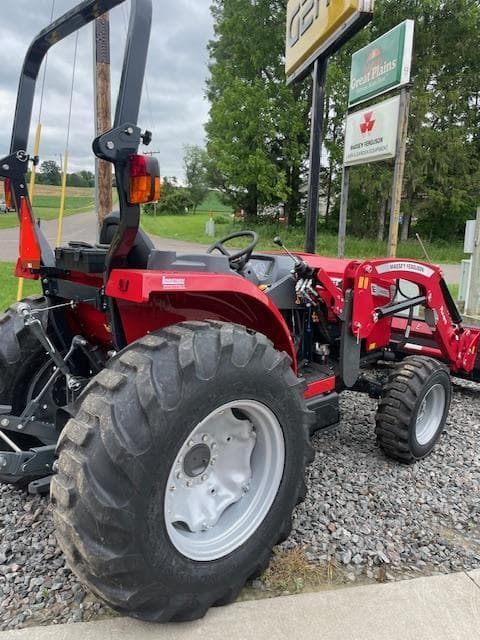 Image of Massey Ferguson 2850E equipment image 2