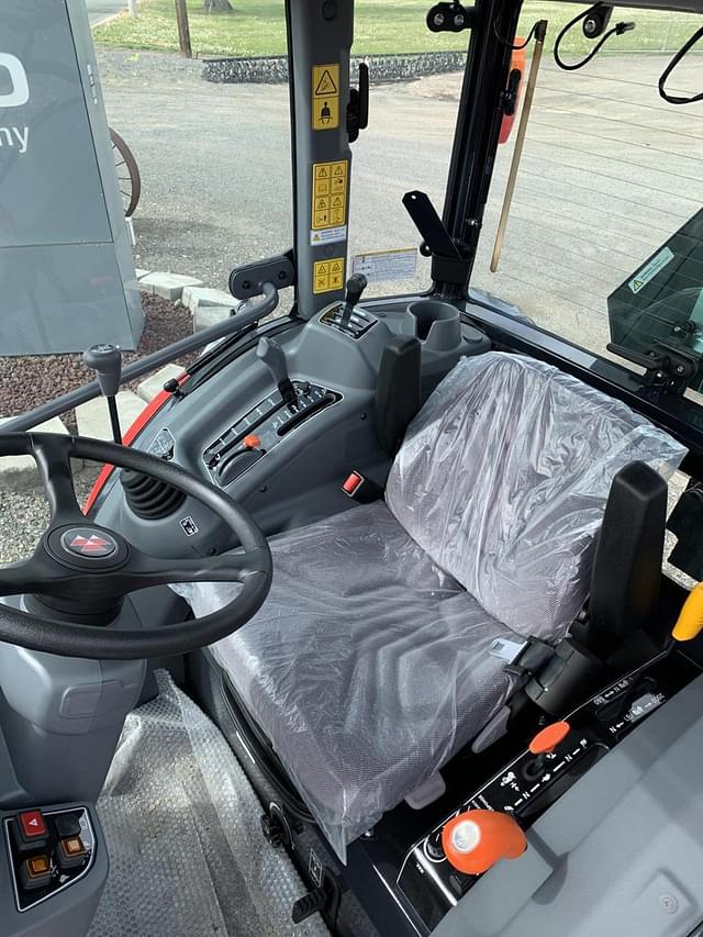 Image of Massey Ferguson 2850M equipment image 4