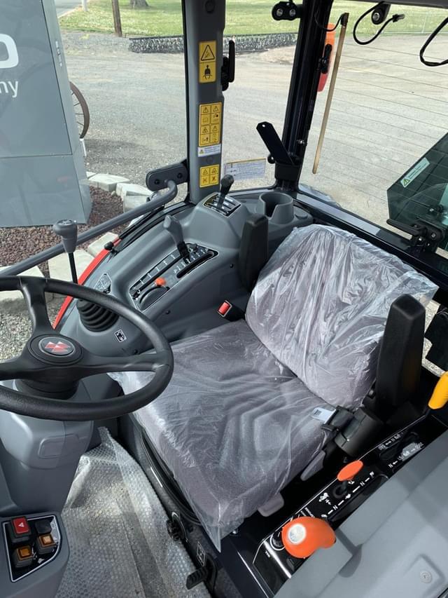 Image of Massey Ferguson 2850M equipment image 4