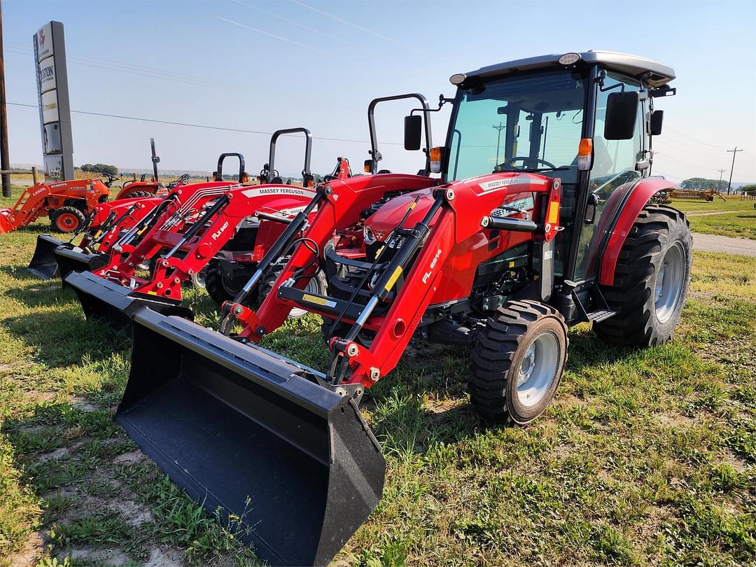 Image of Massey Ferguson 2850M Primary image