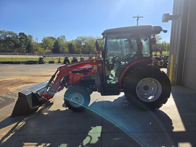 Image of Massey Ferguson 2855M equipment image 2