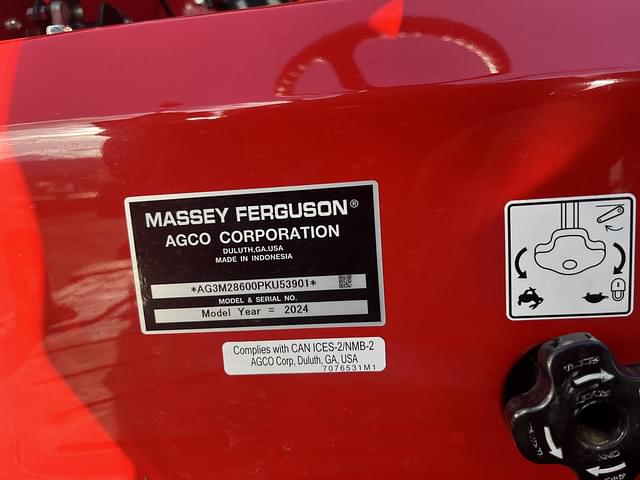 Image of Massey Ferguson 2860E equipment image 4