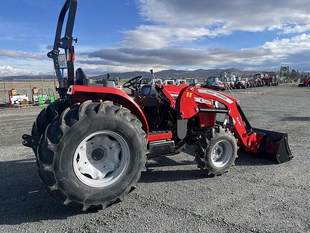 Image of Massey Ferguson 2860E equipment image 2