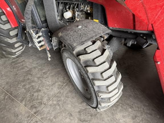 Image of Massey Ferguson 2860M equipment image 4