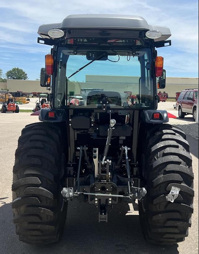 Image of Massey Ferguson 2860M equipment image 3