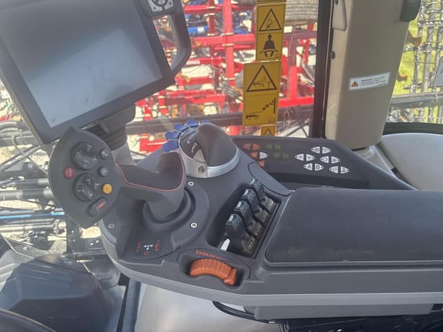 Image of Massey Ferguson 530R equipment image 4