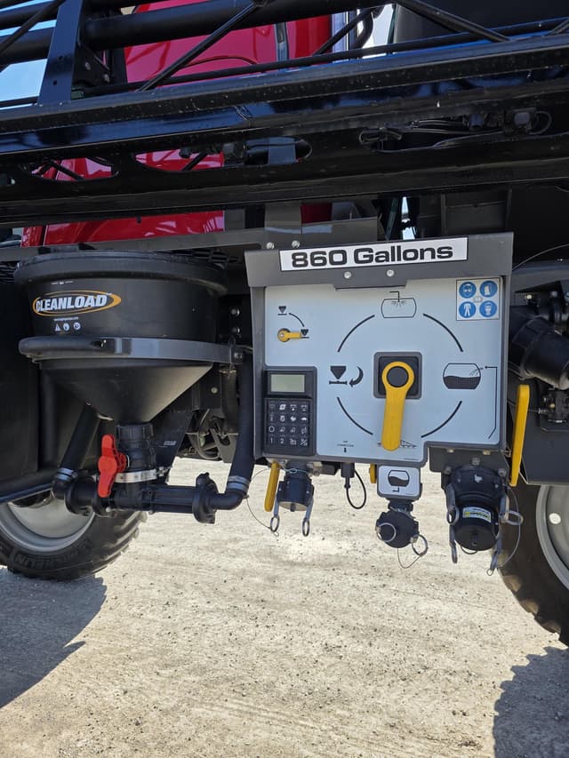 Image of Massey Ferguson 530R equipment image 3